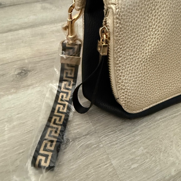 VERSACE Authentic NWOT Black and Gold Parfume Clutch/Bag - Picture 4 of 15